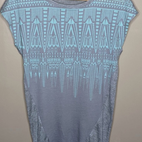 Gray and Teal Geometric Tee - Picture 3 of 3